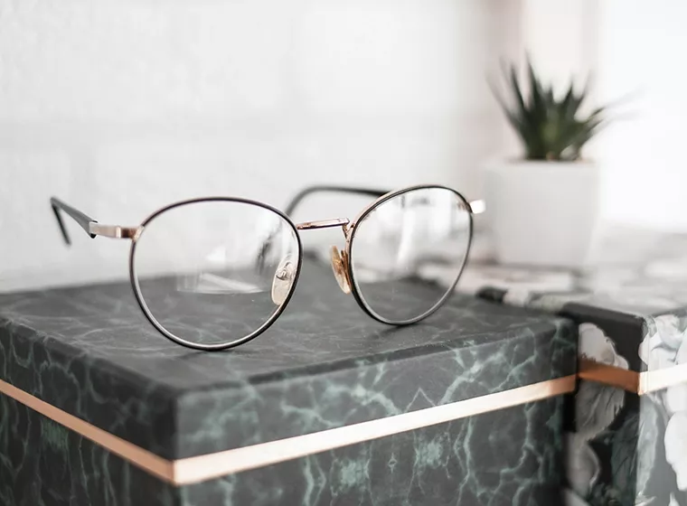 Moderne Brille
