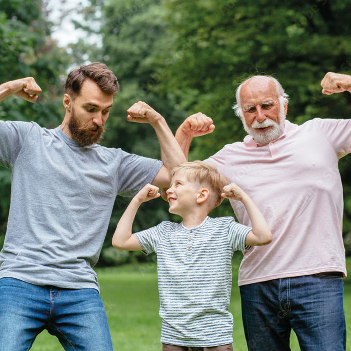 3 Generationen: Opa, Vater, Kind